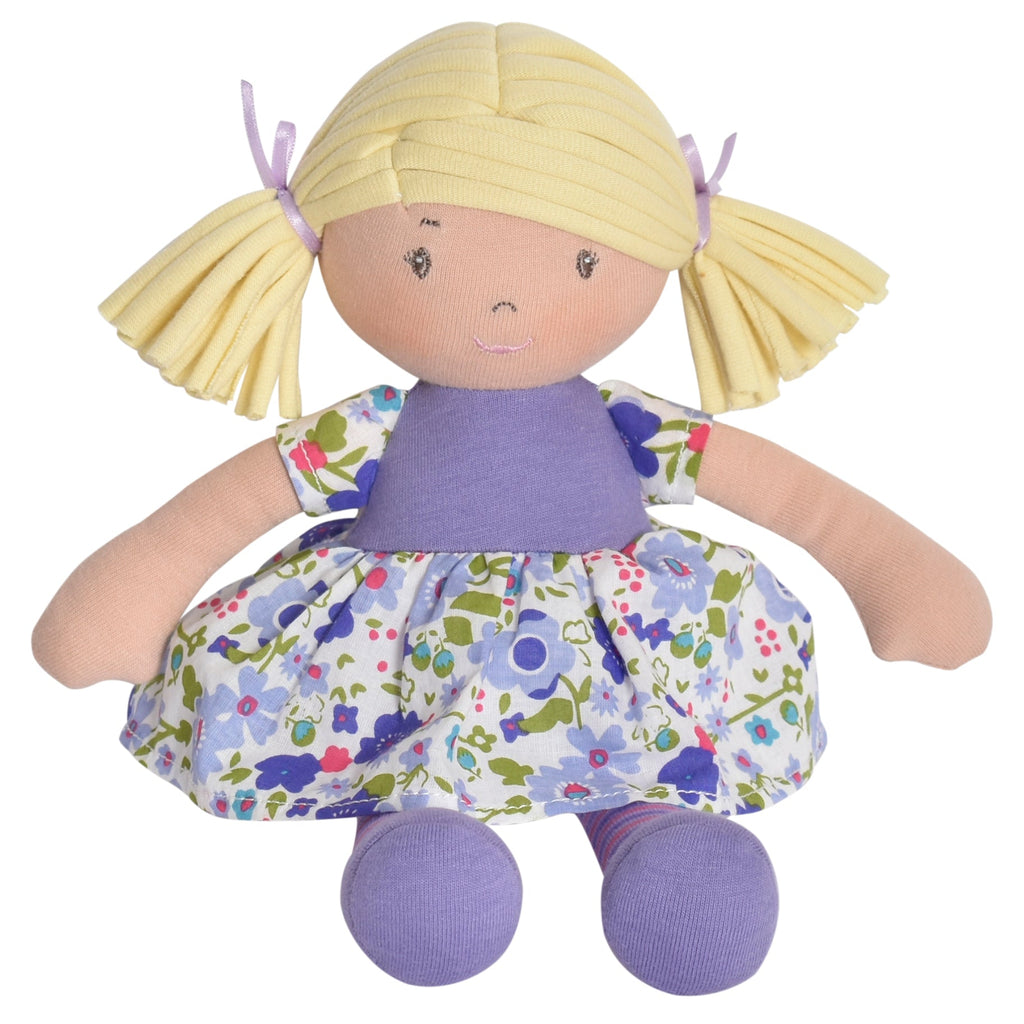 Blonde Rag-Doll im fliederfarben-rosa Kleid