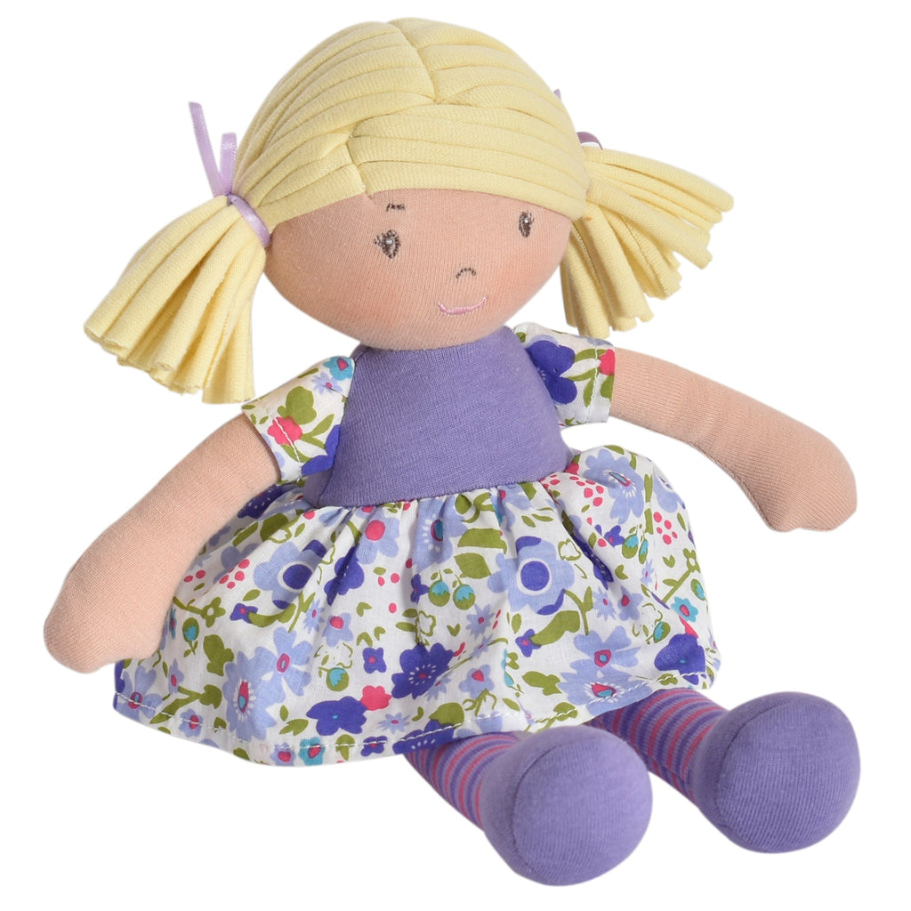 Blonde Rag-Doll im fliederfarben-rosa Kleid