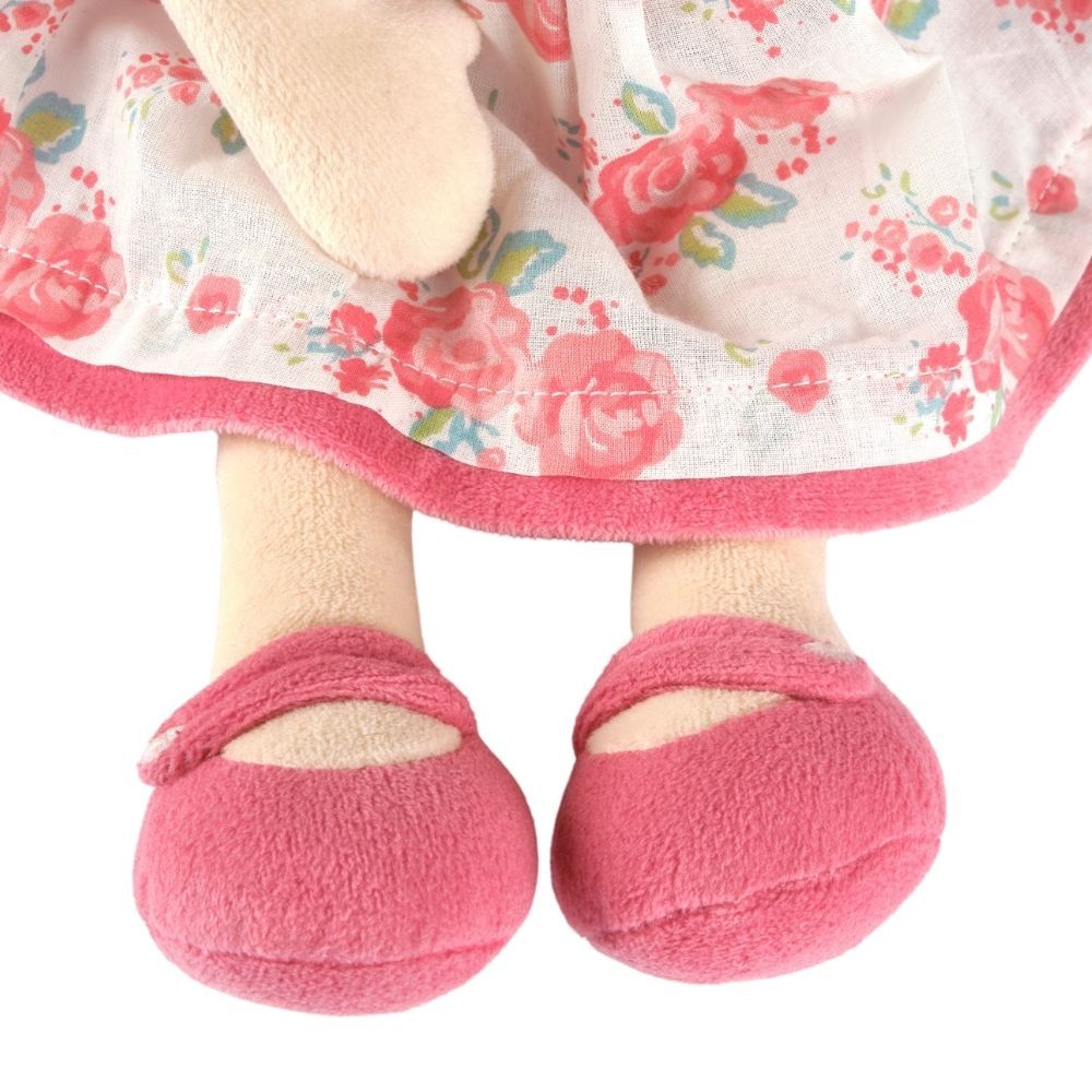 Poupée souple aux cheveux beige en robe rose à fleurs