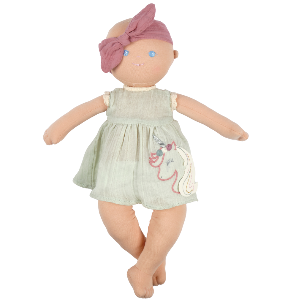 Weiche Bio-Baby-Puppe im blau bestickten Kleid