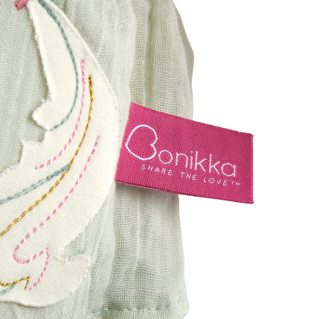 Weiche Bio-Baby-Puppe im blau bestickten Kleid