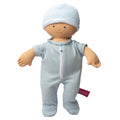 Weiche Babypuppe für Jungen in blau gestreiftem Outfit