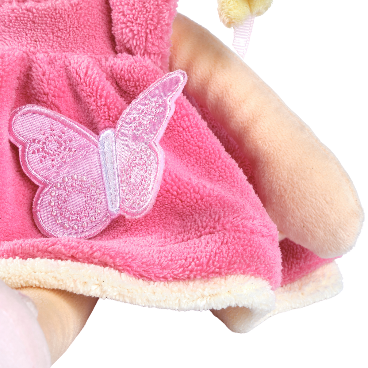 Poupée douce aux cheveux blonds en robe rose et blanche